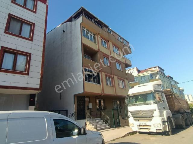 Pendik Esenler Mahallesi'nde Kiralık 3+1 Çatı Katı Daire
