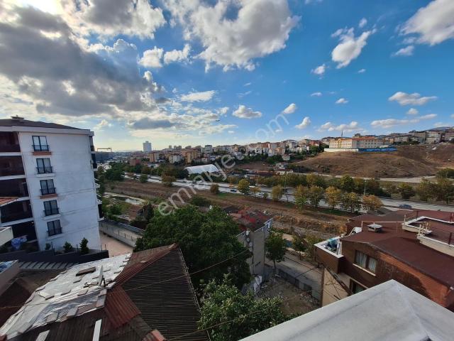 Pendik Esenyalı Mahallesin'de Satılık 2+1 Daire