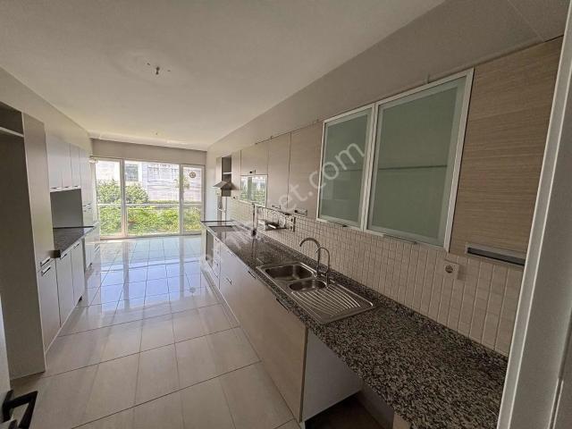 Pendik Kaynarca Denizpark Sitesi 4+1 Net 160m2 Kiralık Daire
