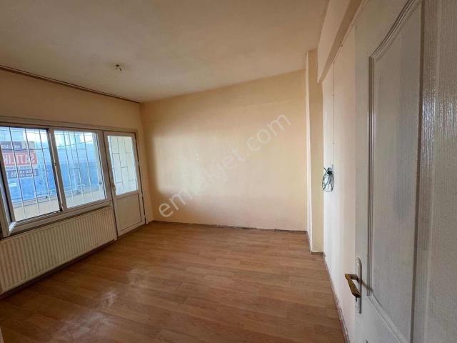 Pendik Kaynarca Mahallesinde Satılık 2+1 Daire