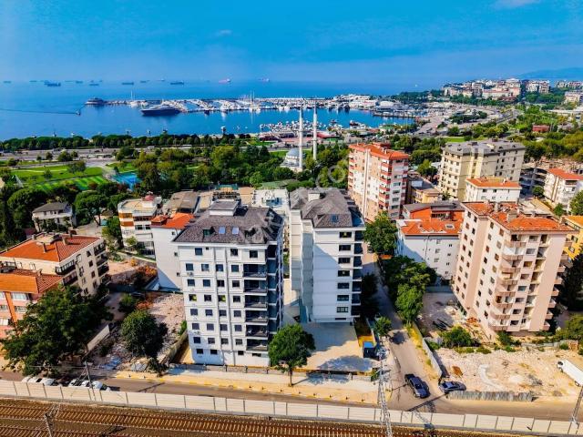 Pendik Sahilde Geniş Site İçerisinde Kiralık 4+1 Lüx Daire
