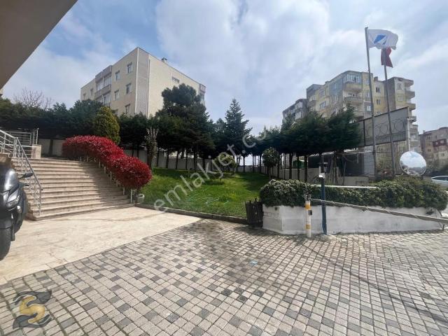 Pendik' Te Site İçi 1+1 Kiralık Daire