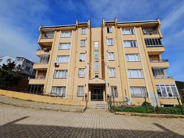 Pendik Velibaba'da Sağlık Sen Sit. Balkonlu Boyalı 2+1