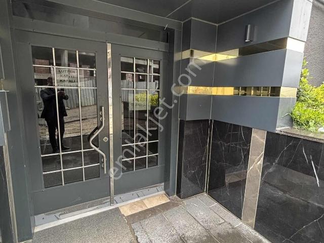 Pendik Velibaba'da Satılık Geniş Ve Kullanışlı 2+1 Daire