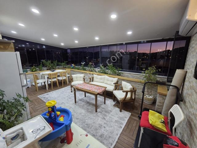 Pendik Velibabanın Dikkat Çeken 240 M² Teraslı 5+2 Özel Dizayn