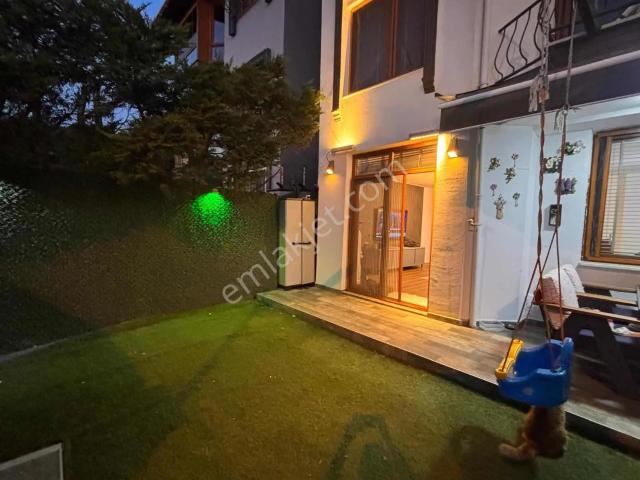 Pendik Yenişehir Bahçeli Teraslı Özel Yapım Kiralık 6+1 Villa
