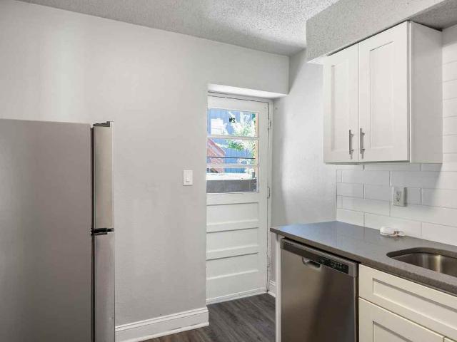 Pendleton Heights Apartments 2 Bedroom Apartment for Rent at 423 Maple Blvd, Kansas City, MO 64124 Pendleton Heights