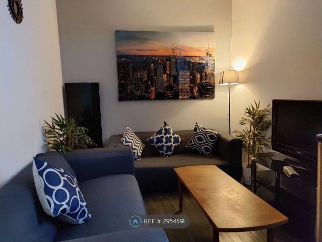 Pendleton Way, Salford M6, 3 bed flat to rent, £1,299 pcm | PrimeLocation