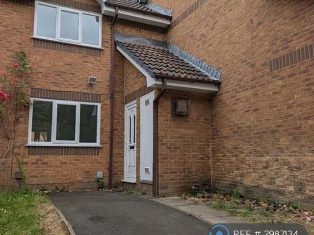 Pendlebury Close, Manchester, M25 2 bed terraced house to rent £1,200 pcm £277 pw