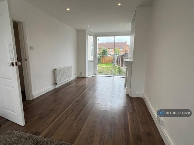 Pendragon Road, Birmingham, B42 3 bed detached house to rent £1,400 pcm £323 pw