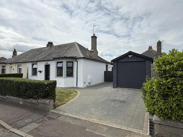 Pendreich Drive, Bonnyrigg EH19 2 bed bungalow to rent £1,475 pcm £340 pw
