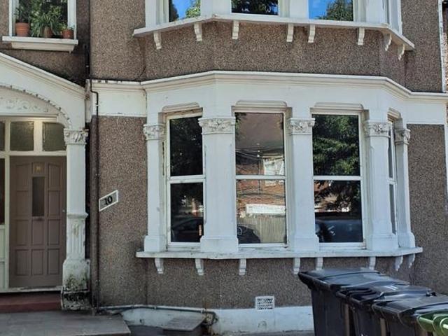Penerley Road, London SE6 3 bed flat to rent £2,850 pcm £658 pw