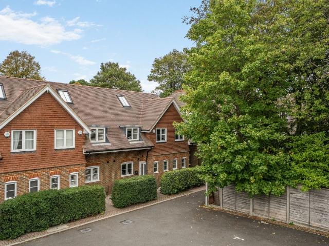 Penfold Close, Reigate RH2, 4 bed terraced house to rent, £3,250 pcm | PrimeLocation