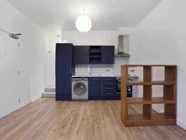 Penge Road, London 1 bed ground floor flat to rent £1,350 pcm £312 pw