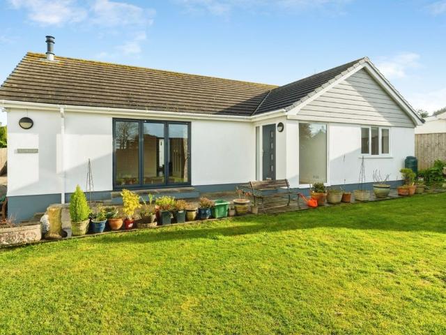 Pengersick Lane, Penzance TR20, 4 bed bungalow to rent, £2,000 pcm | PrimeLocation