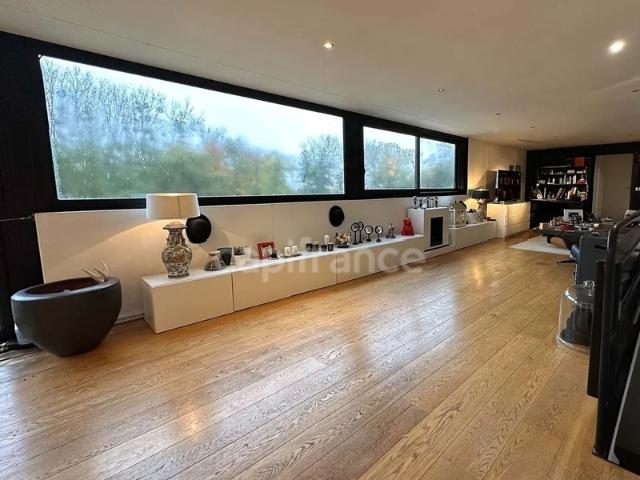 Péniche d’habitation 250 m² – 5 chambres – Terrasses – Fort potentiel – Auvers sur Oise déplaçable