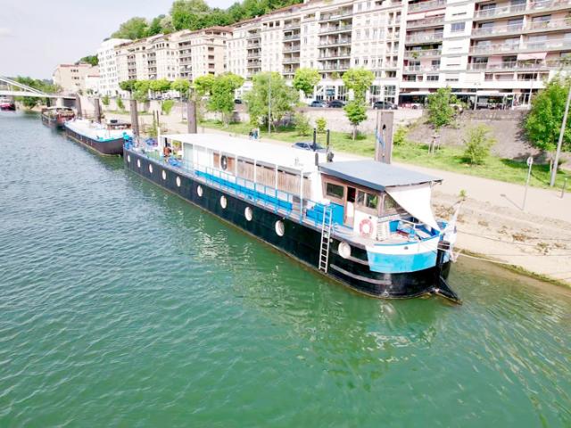 Péniche Vivre autrement, au fil de l'eau. Lyon 4