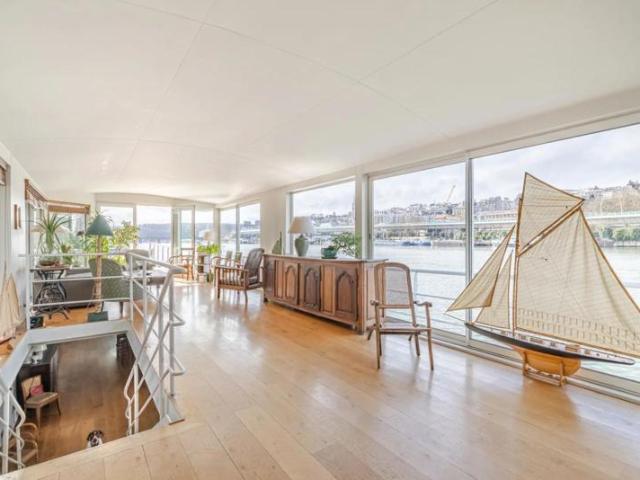 Péniche 7 pièces de 250 m² à Boulogne Billancourt