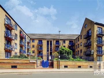 Peninsula Court, 121 East Ferry Road, London E14, 2 bed flat to rent, £2,400 pcm | PrimeLocation