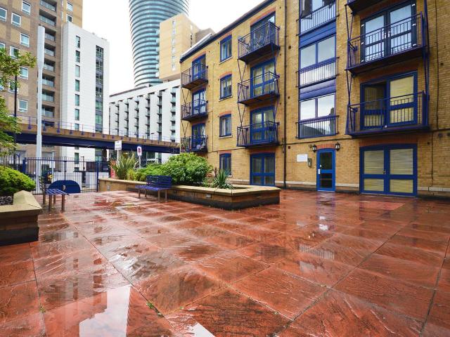 Peninsula Court, Canary Wharf E14, 2 bed flat to rent, £2,150 pcm | PrimeLocation