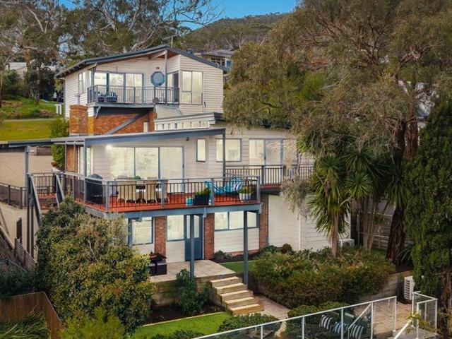 Peninsula haven with heated pool and bay views