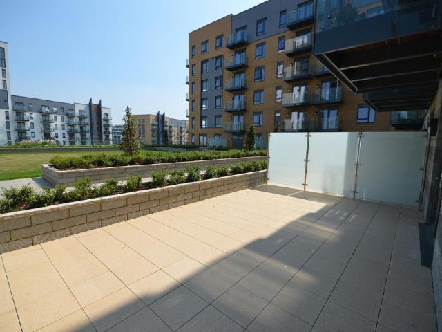 Peninsula Quay, Gillingham, ME7 1 bed apartment to rent £1,250 pcm £288 pw