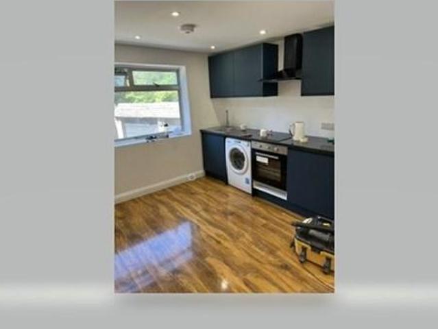 Penn Crescent, Haywards Heath, RH16 1 bed in a house share to rent £650 pcm £150 pw