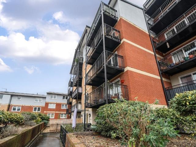 Penn Place, Northway, Rickmansworth WD3, 1 bed flat to rent, £1,550 pcm | PrimeLocation