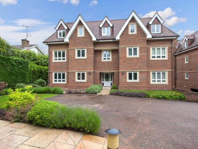Penn Road, Draycott House, HP9 2 bed apartment to rent £2,400 pcm £554 pw