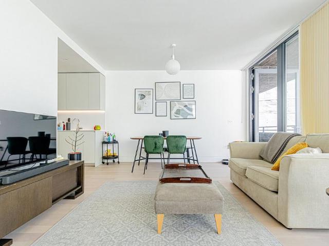 Penn Street, London, N1 1 bed apartment to rent £2,900 pcm £669 pw