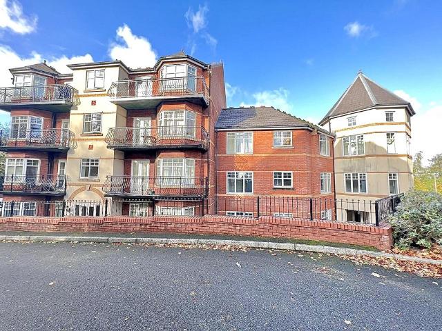 Pennant Court, Penn Road. 2 bed apartment to rent £995 pcm £230 pw