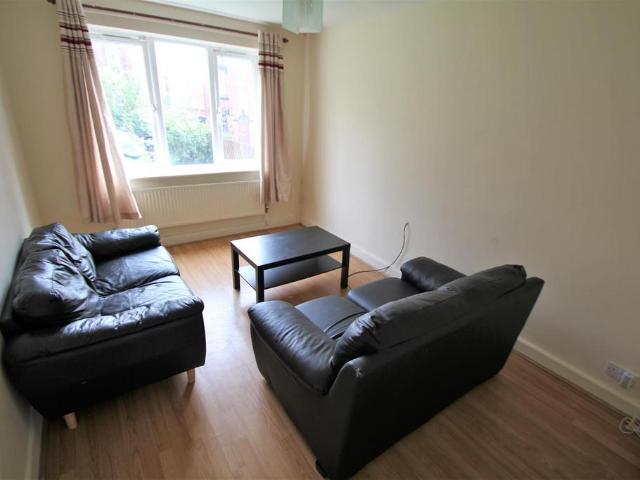 Pennington Court, Woodhouse, Leeds. 3 bed apartment to rent £1,755 pcm £405 pw
