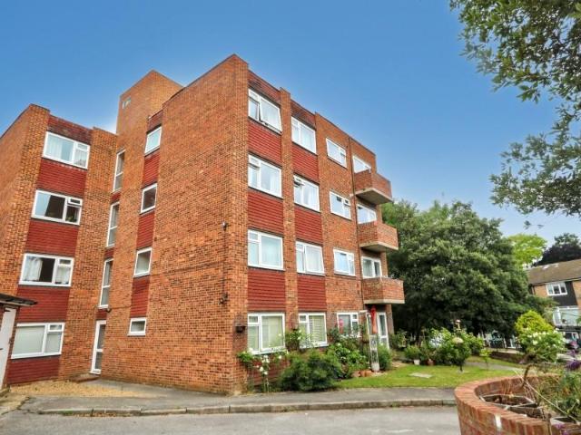 Pennington Lodge, Surbiton KT5 2 bed apartment to rent £1,875 pcm £433 pw
