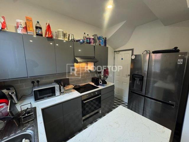 Pennington Terrace, Leeds LS6, 4 bed shared accommodation to rent, £646 pppm | PrimeLocation