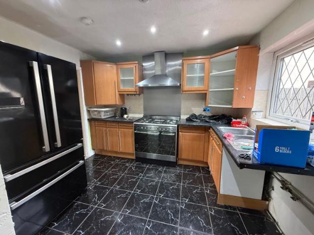 Penny Hill Drive, Bradford BD14, 4 bed detached house to rent, £2,000 pcm | PrimeLocation