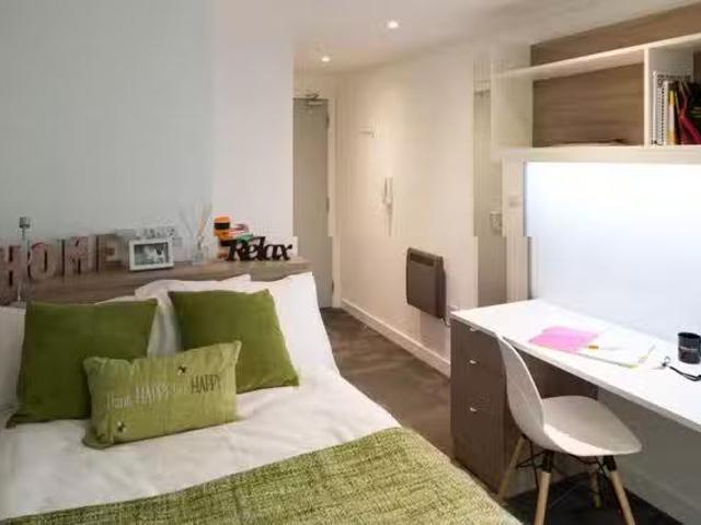 Penny Street Superior Single Ensuite