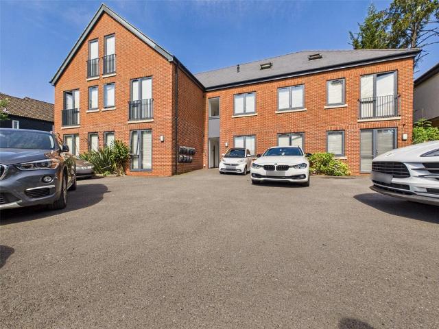 Pennyfield House, Ickenham UB10 2 bed apartment to rent £2,000 pcm £462 pw