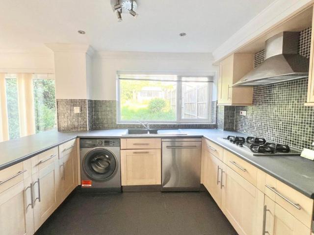 Pennyfields, Brentwood CM14 3 bed semi detached house to rent £2,095 pcm £483 pw