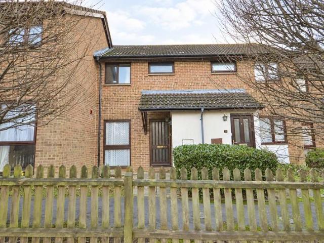 Pennywell Gardens, New Milton. 2 bed terraced house to rent £1,100 pcm £254 pw