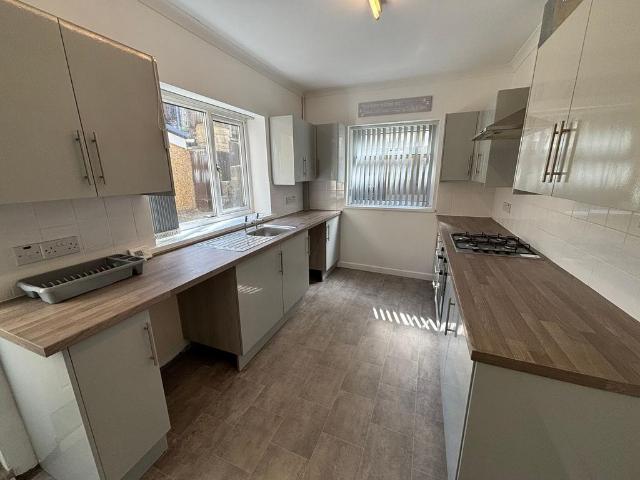 Penrhiwceiber Road, Mountain Ash, CF45 3 bed end of terrace house to rent £800 pcm £185 pw