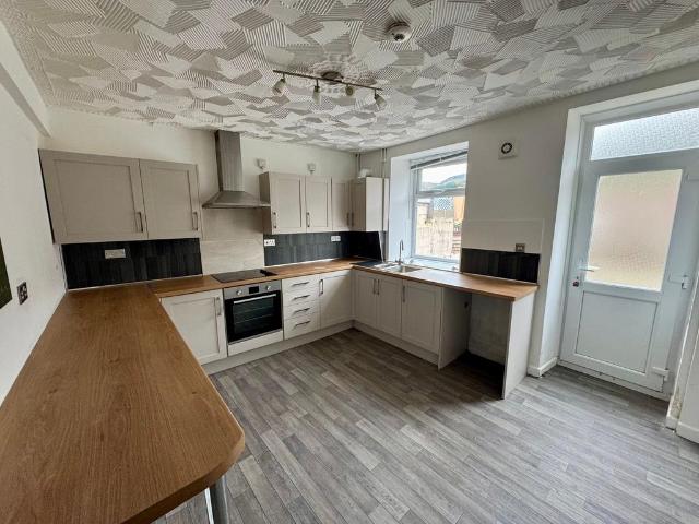 Penrhiwceiber Road, Mountain Ash, CF45 3 bed terraced house to rent £775 pcm £179 pw