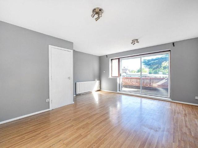 Penrith Close, Uxbridge, UB8 2 bed flat to rent £1,600 pcm £369 pw