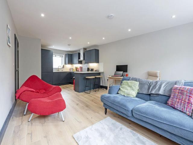Penrith Place, SE27 2 bed apartment to rent £2,150 pcm £496 pw