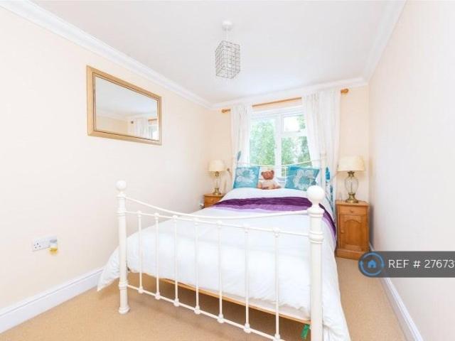 Penrose Gardens, Guildford, GU12 1 bed in a house share to rent £750 pcm £173 pw