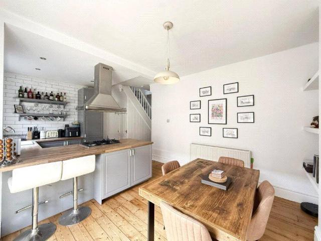 Penryn Sreet, London, NW1 4 bed apartment to rent £5,400 pcm £1,246 pw