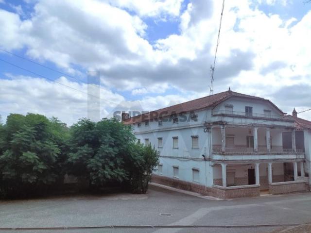 Pensão com 800m2 para recuperar, junto ao Balneário das Termas de Monfortinho
