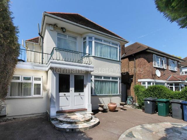 Penshurst Gardens, Edgware HA8, 4 bed detached house to rent, £3,600 pcm | PrimeLocation