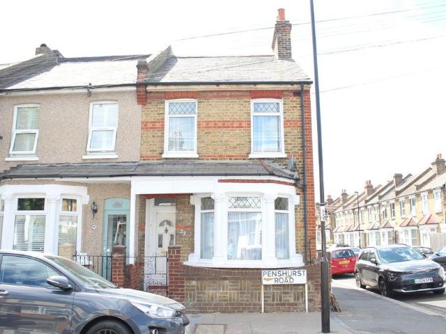 Penshurst Road, Thornton Heath, CR7 2 bed end of terrace house to rent £1,800 pcm £415 pw