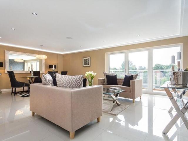 Penstone Court, Century Wharf. 2 bed apartment to rent £1,850 pcm £427 pw