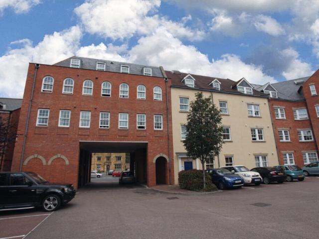 Peoples Place, Banbury, Oxon OX16, 2 bed flat to rent, £1,200 pcm | PrimeLocation